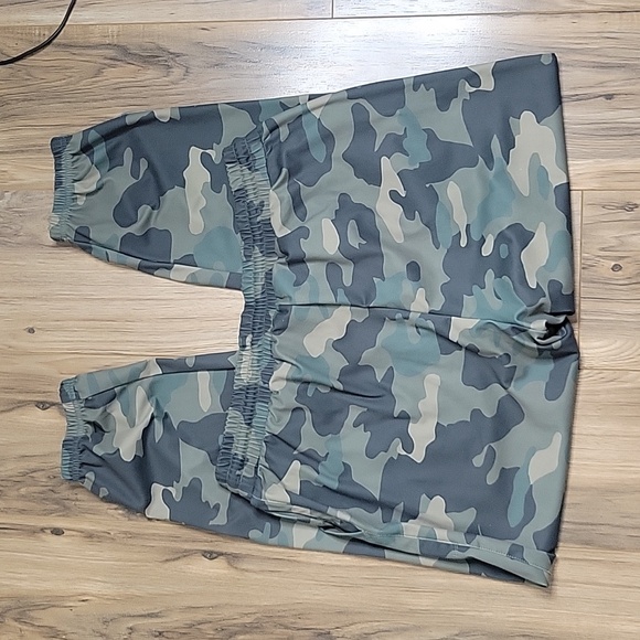 Zac & Rachel Camo Joggers - Picture 11 of 13